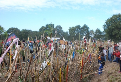 Premiers chiffres, serment du bâton et textes communs du mouvement lus à l'arrivée de la manifestation du 8 octobre