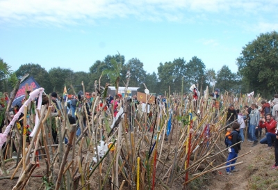 Premiers chiffres, serment du bâton et textes communs du mouvement lus à l'arrivée de la manifestation du 8 octobre 