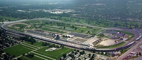 Vue aérienne de l’Indianapolis Motor Speedway en 2001.jpg