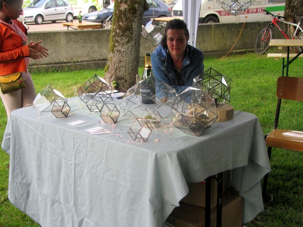 Coulmier le Sec a organisé un agréable marché artisanal sur la place du village...