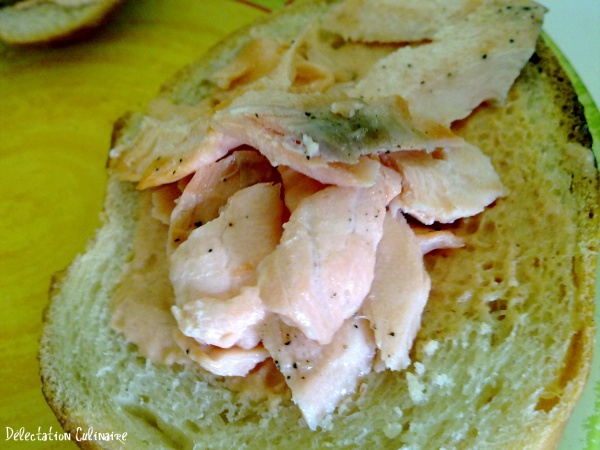 Tartines de la mer ; saumon et sauce onctueuse 