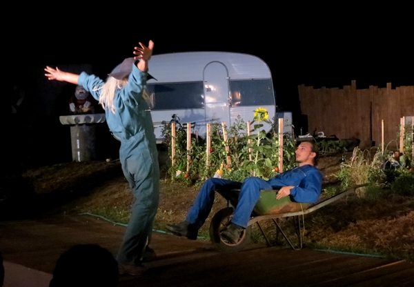 "Les radis rikikis de Kiki " ont fait la joie des spectateurs, dans le jardin potager de la Compagnie des Gens !