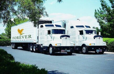 CHAINE DE PRODUCTION FOREVER 3. CAMIONS.jpg