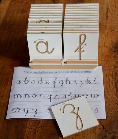 Des lettres en bois pour travailler le tracé