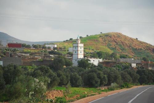 Un petit village et sa mosquée