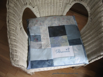 coussin patch bleu 002-001