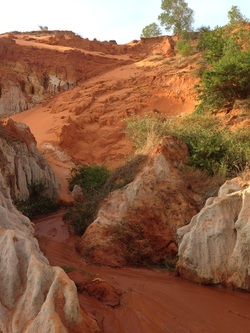 Une marche dans les dunes rouges.