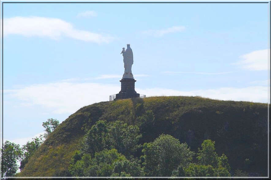 940 -  Visite de Dienne dans le Cantal (15)