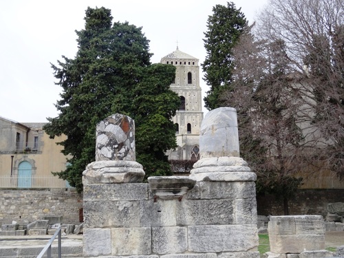 Arles, autour de l'amphithéâtre (photos)