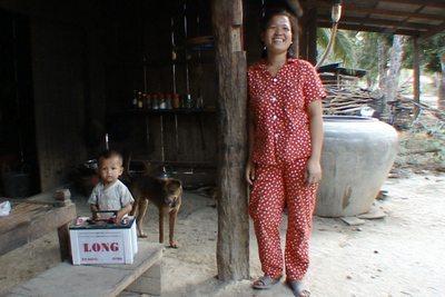 Blog de images-du-pays-des-ours :Images du Pays des Ours (et d'ailleurs ...), Batterie et jarre - Kratié - Cambodge
