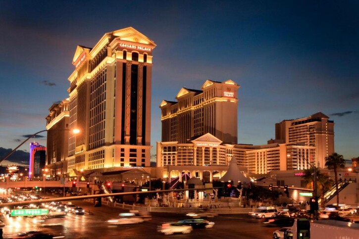 Divertissement:  Les 50 ans du Caesars Palace