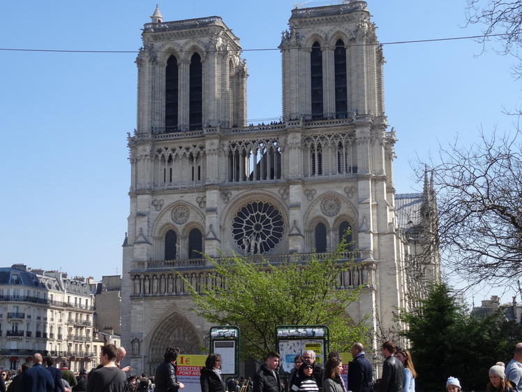 Notre Dame de Paris .