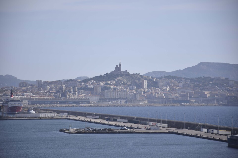 J1 - Marseille - Notre Dame de la Garde vue de l'Orchestra à quai
