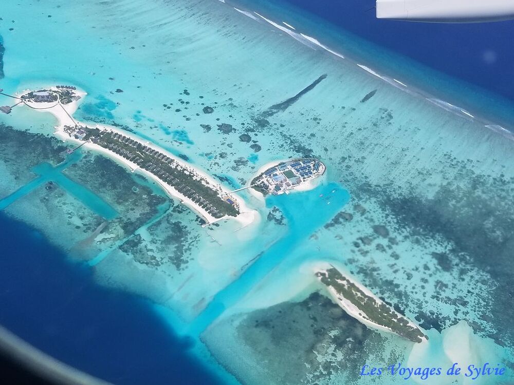 Vues depuis l’avion avant atterrissage à Malé - Maldives