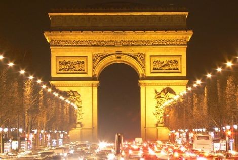 Moto-Arc-de-Triomphe-Paris-thumb-470x317-124690.jpg