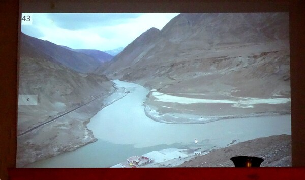 "Dix jours au Ladakh : la spiritualité au cœur de l'Himalaya", conférence passionnante de Gisèle et Jean-Luc Runfola