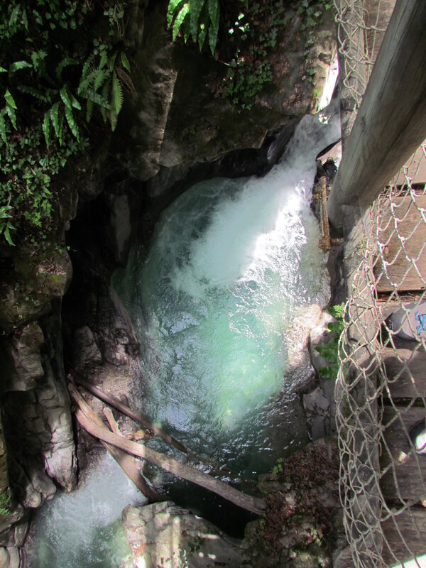 Grotte et cascade de Seythenex (2).