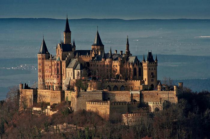 Des Plus Grandes Forteresses Médiévales... Aux Châteaux De Légende...