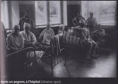Un hopital apres un pogrom en Ukraine , 1920