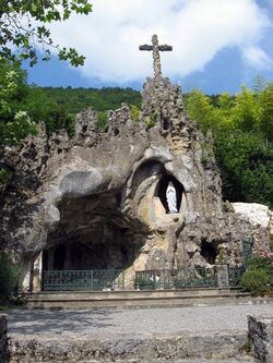 Une chapelle en haut de la montagne