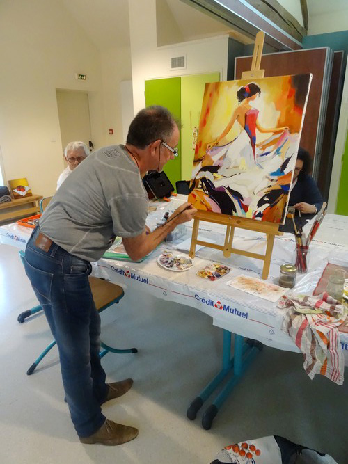 L'atelier de peinture de la MJC de Sainte-Colombe sur Seine...