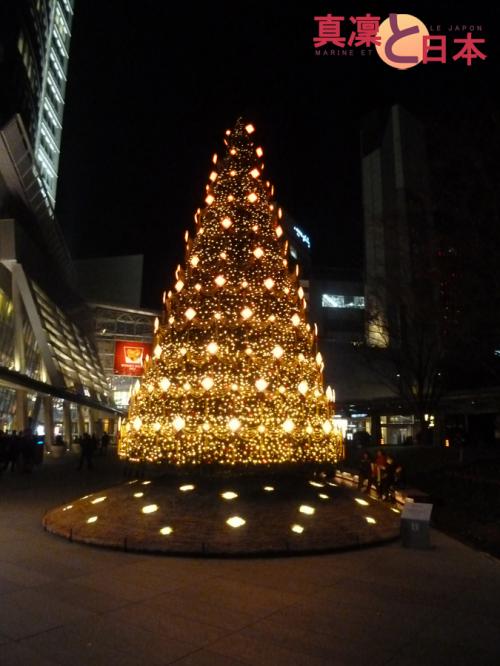 J'ai quand même vu un beau sapin illuminé ;)
