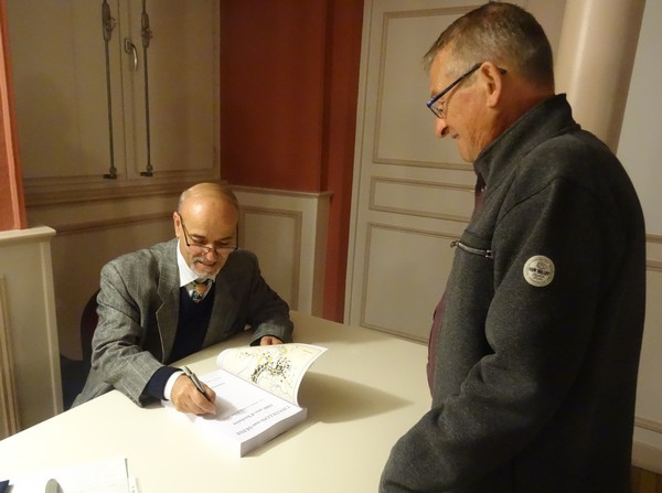"Châtillon sur Seine, mille ans d'histoire", le nouveau livre de Dominique Masson, a été présenté salle des conférences