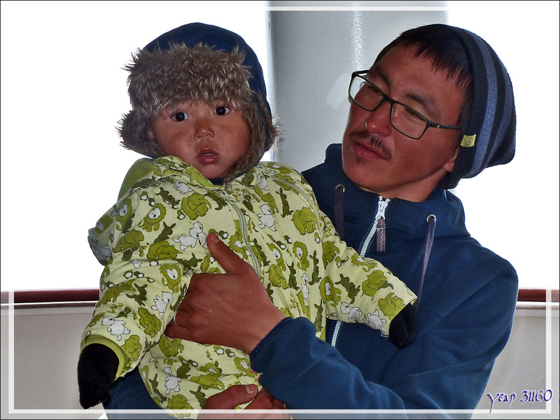 Deux jeunes et superbes visiteurs inuits - Kullorsuaq - Groenland