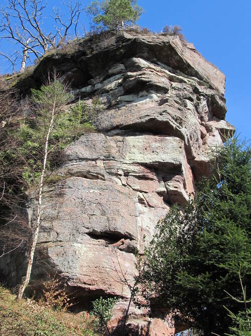 LA ROCHE DE HAUTE PIERRE.