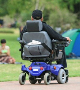 personne en fauteuil roulant