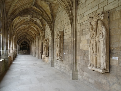 Autour de la cathédrale et du Centre Mondial pour la Paix de Verdun (photos)