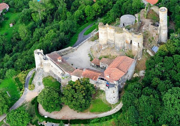 CHÂTEAU MEDIEVAL de MONTMORIN Auvergne