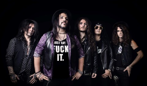 17 CRASH - Les détails du nouvel album Through Hell And Back