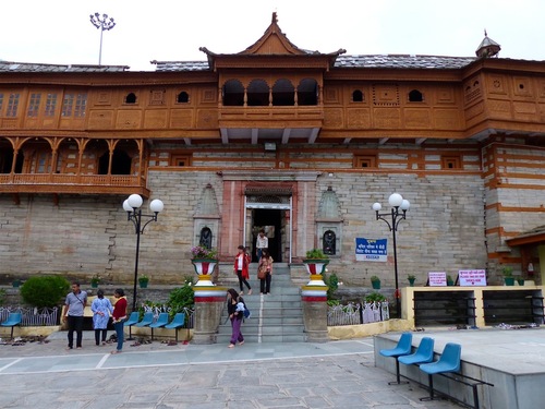 le temple Bhimakali à Sarahan; vue générale;