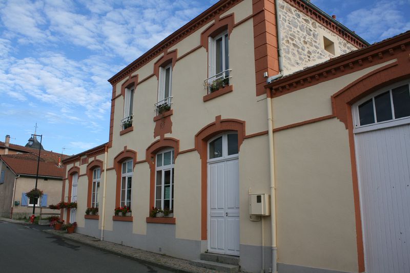 Fichier:42196 - Sainte-Agathe-en-Donzy-Mairie.jpg