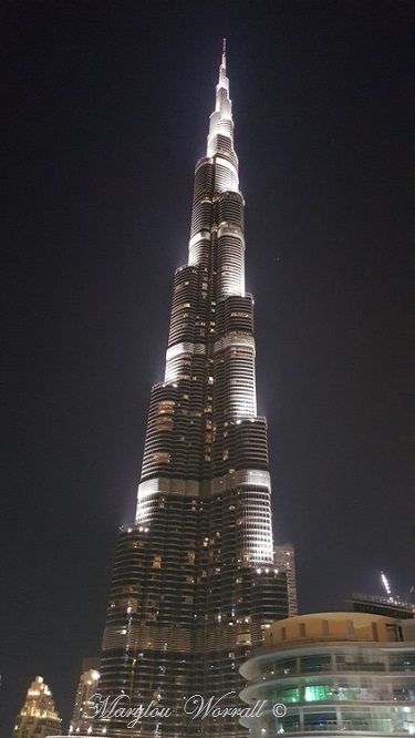 Dubaï : Burj Kalifa de nuit et la fontaine musicale