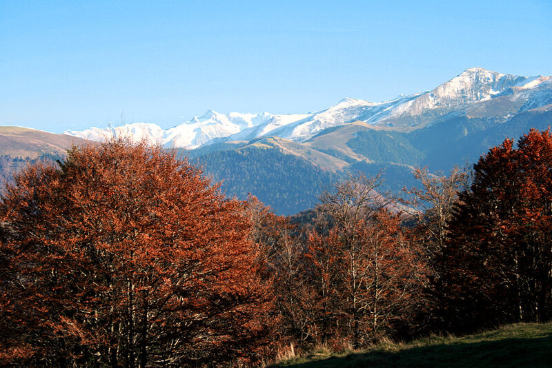 Vue, à partir du Cagire, du Crabère (2629 m à droite) au Massif du Mont Vallier (2838 m à gauche)