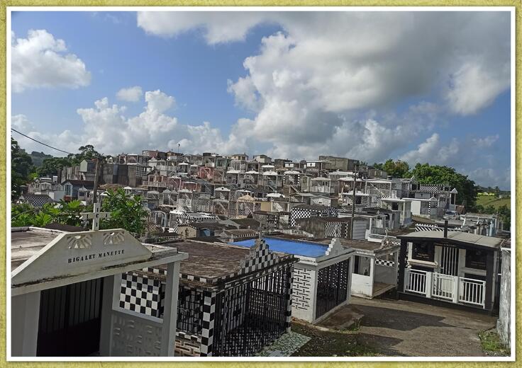 Guadeloupe - Grande-Terre - Plage ste Anne - Cimetière - Pointe des châteaux