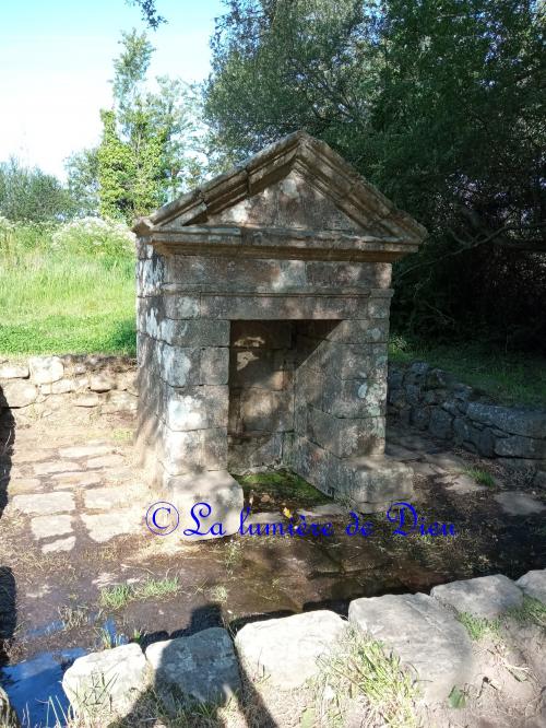 Carnac, la fontaine saint Michel