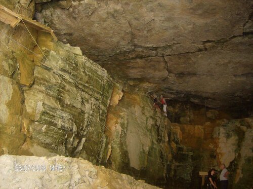 Grotte de champ retard.