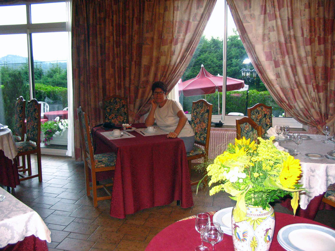 Comme les cailloux du Petit Poucet GR.30 Tour des lacs d'Auvergne : Etape 1 La Cassière (896m) - Olloix (870 m) 17 Kms.