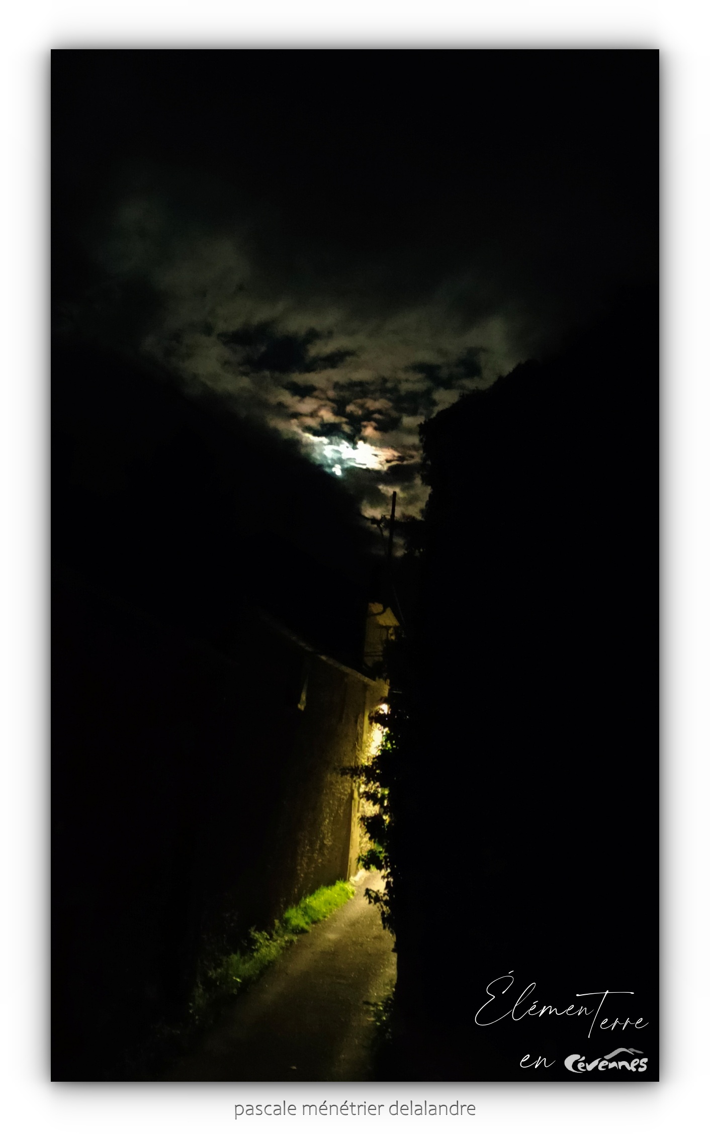 17/08/24 - Ciel de la rue du village depuis ma terrasse