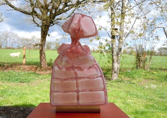 Dame rose, sculpture