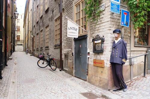 Balade dans la vieille ville sur l'île de Gamla Stan à Stockholm