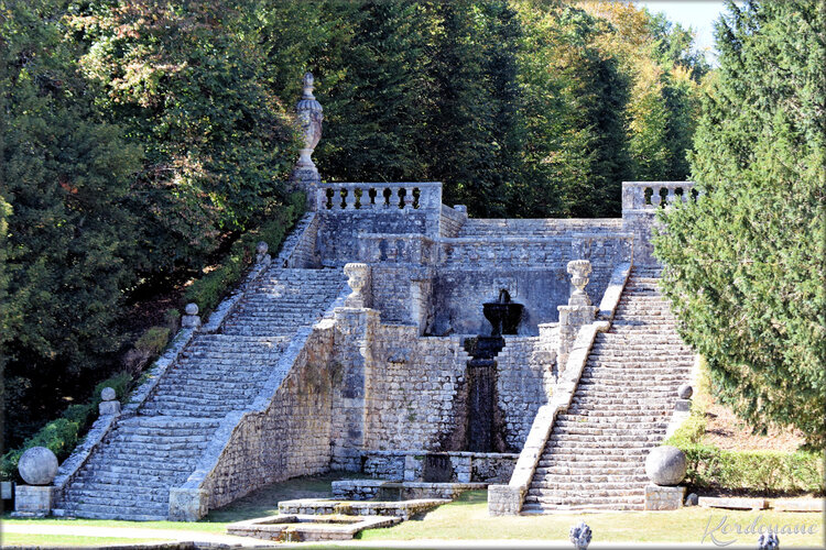 Photos château de la Roche-Courbon - l'escalier