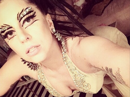 Lady Gaga : une campagne entièrement composée de selfies pour Shiseido