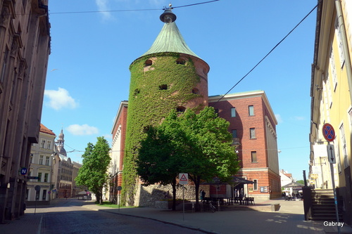 Riga (Lettonie) : rues et clochers ... n 5