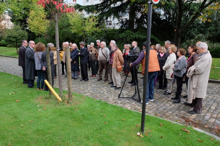 Aujourd'hui 6 octobre 2015, à 11 h 30, Cimetière du Père-Lachaise,  4e anniversaire du dévoilement de la stèle de la Ville de Paris aux victimes de l’OAS *** MISE A JOUR 