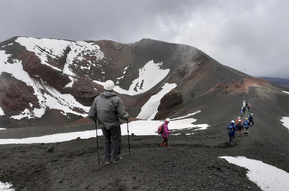 Etna - Descente vers un cratère secondaire