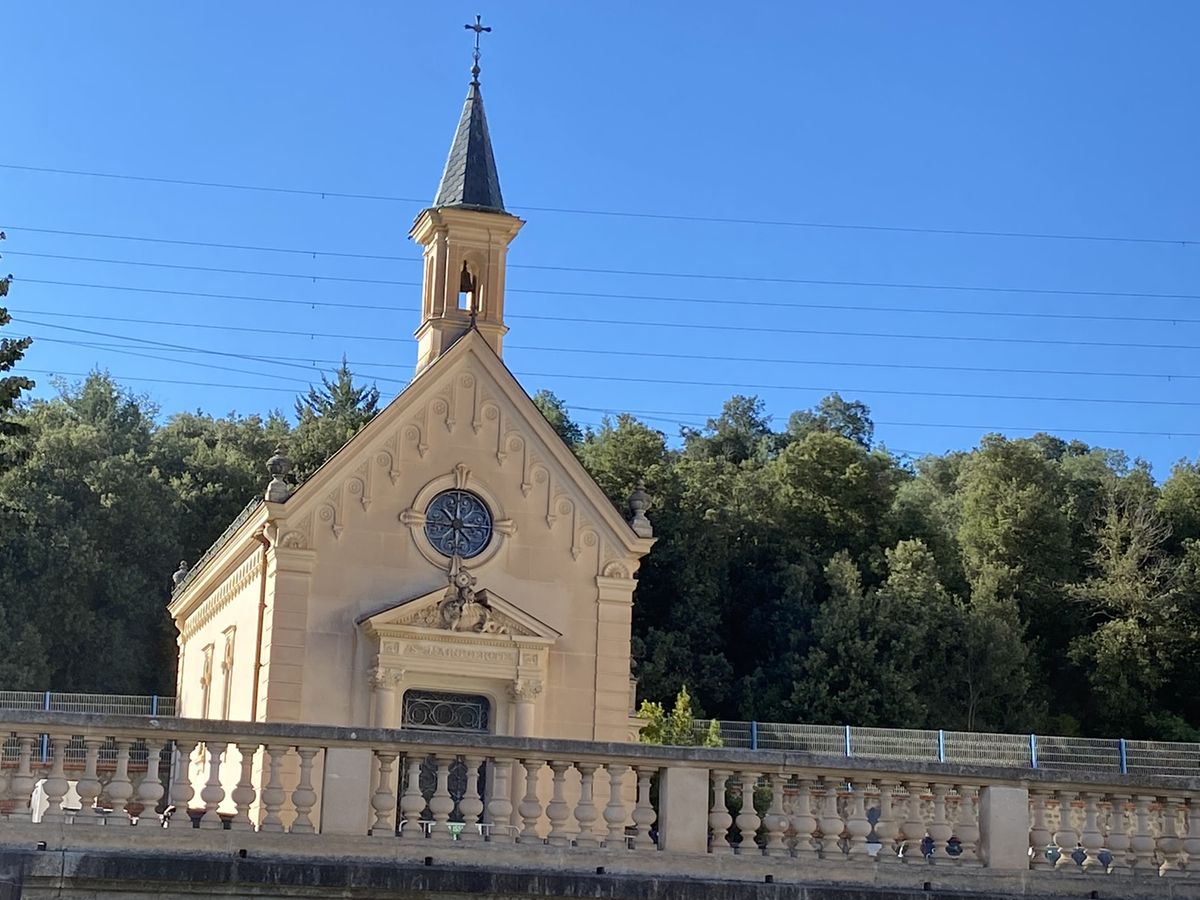 Aucune description de photo disponible.